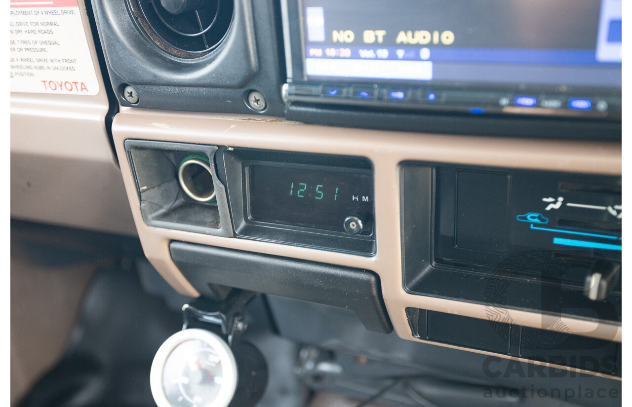 7/1992 Toyota Landcruiser Troopcarrier (4x4)  FJ75RV 2d Wagon White 4.0L