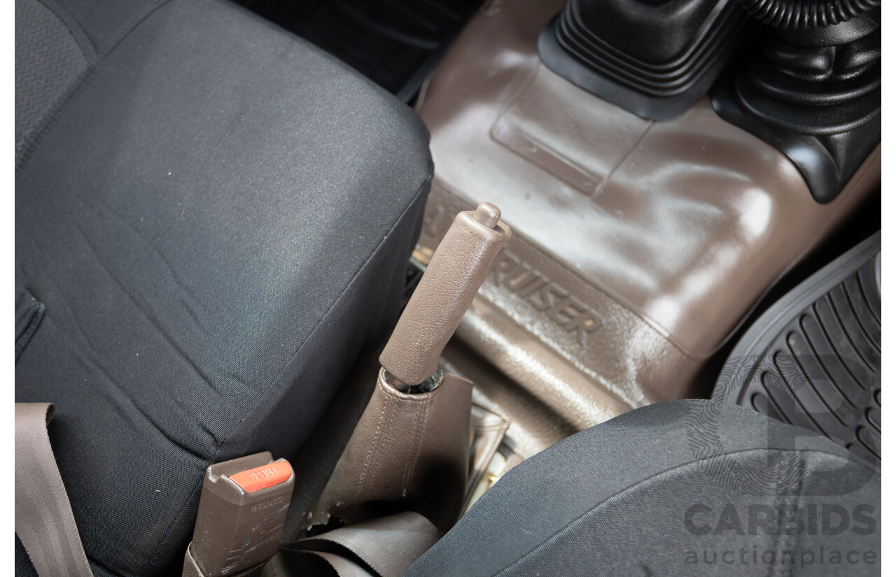 7/1992 Toyota Landcruiser Troopcarrier (4x4)  FJ75RV 2d Wagon White 4.0L