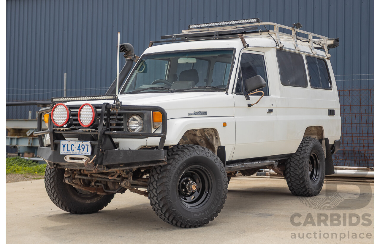 7/1992 Toyota Landcruiser Troopcarrier (4x4)  FJ75RV 2d Wagon White 4.0L