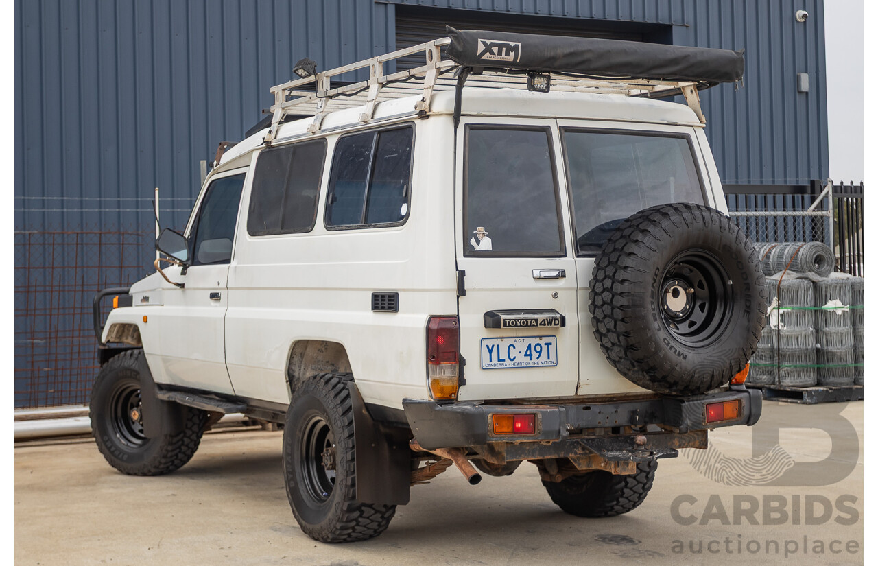 7/1992 Toyota Landcruiser Troopcarrier (4x4)  FJ75RV 2d Wagon White 4.0L