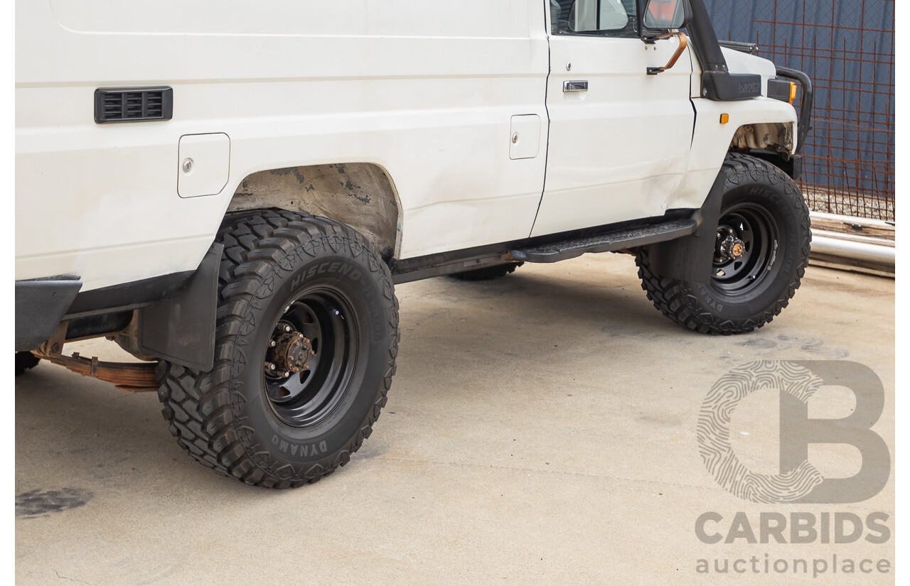 7/1992 Toyota Landcruiser Troopcarrier (4x4)  FJ75RV 2d Wagon White 4.0L