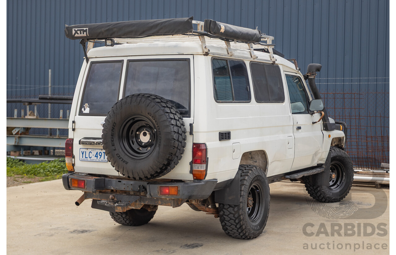 7/1992 Toyota Landcruiser Troopcarrier (4x4)  FJ75RV 2d Wagon White 4.0L