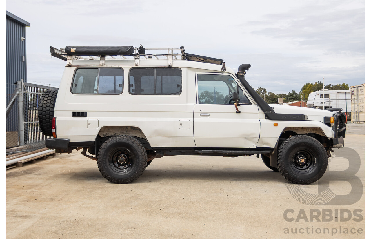 7/1992 Toyota Landcruiser Troopcarrier (4x4)  FJ75RV 2d Wagon White 4.0L