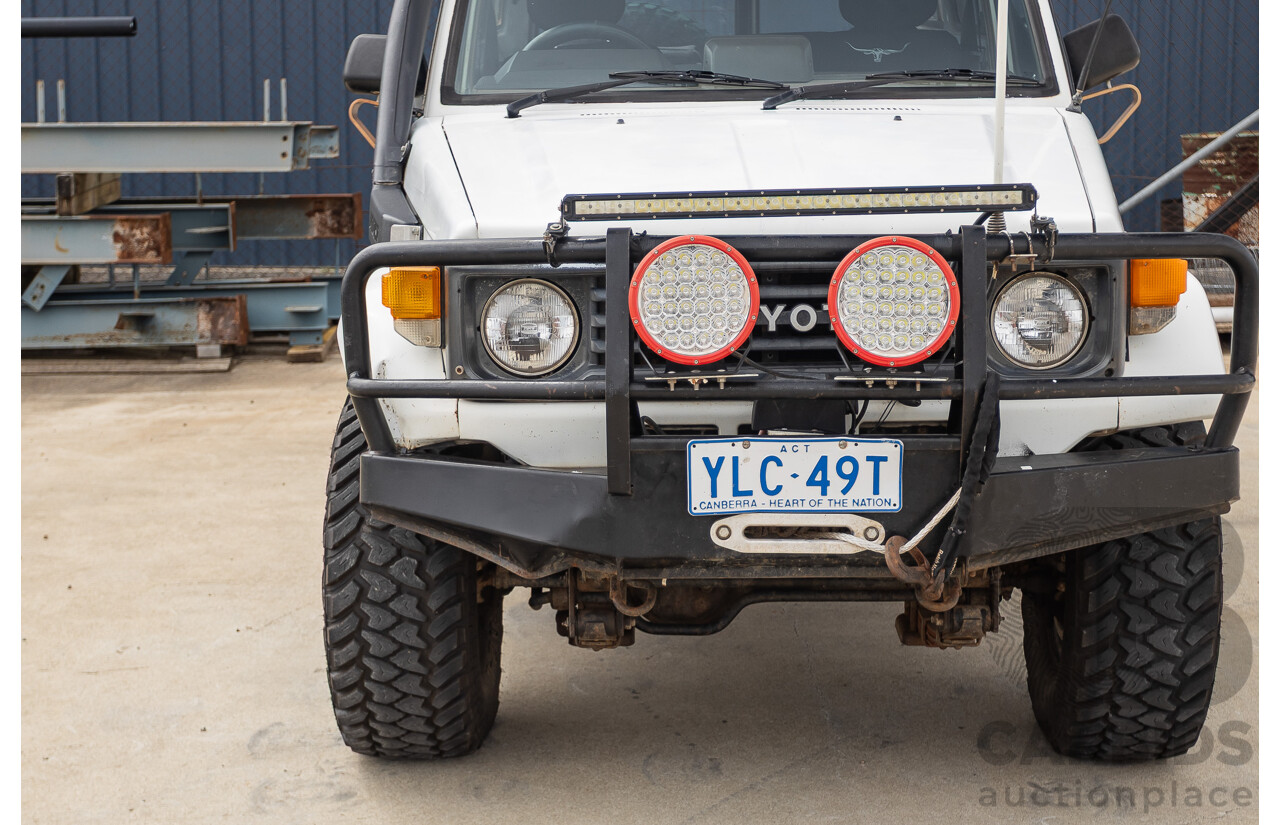 7/1992 Toyota Landcruiser Troopcarrier (4x4)  FJ75RV 2d Wagon White 4.0L