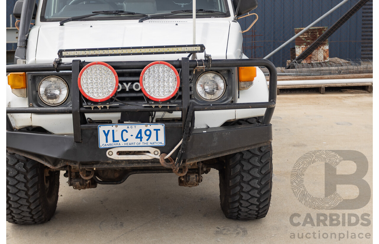 7/1992 Toyota Landcruiser Troopcarrier (4x4)  FJ75RV 2d Wagon White 4.0L