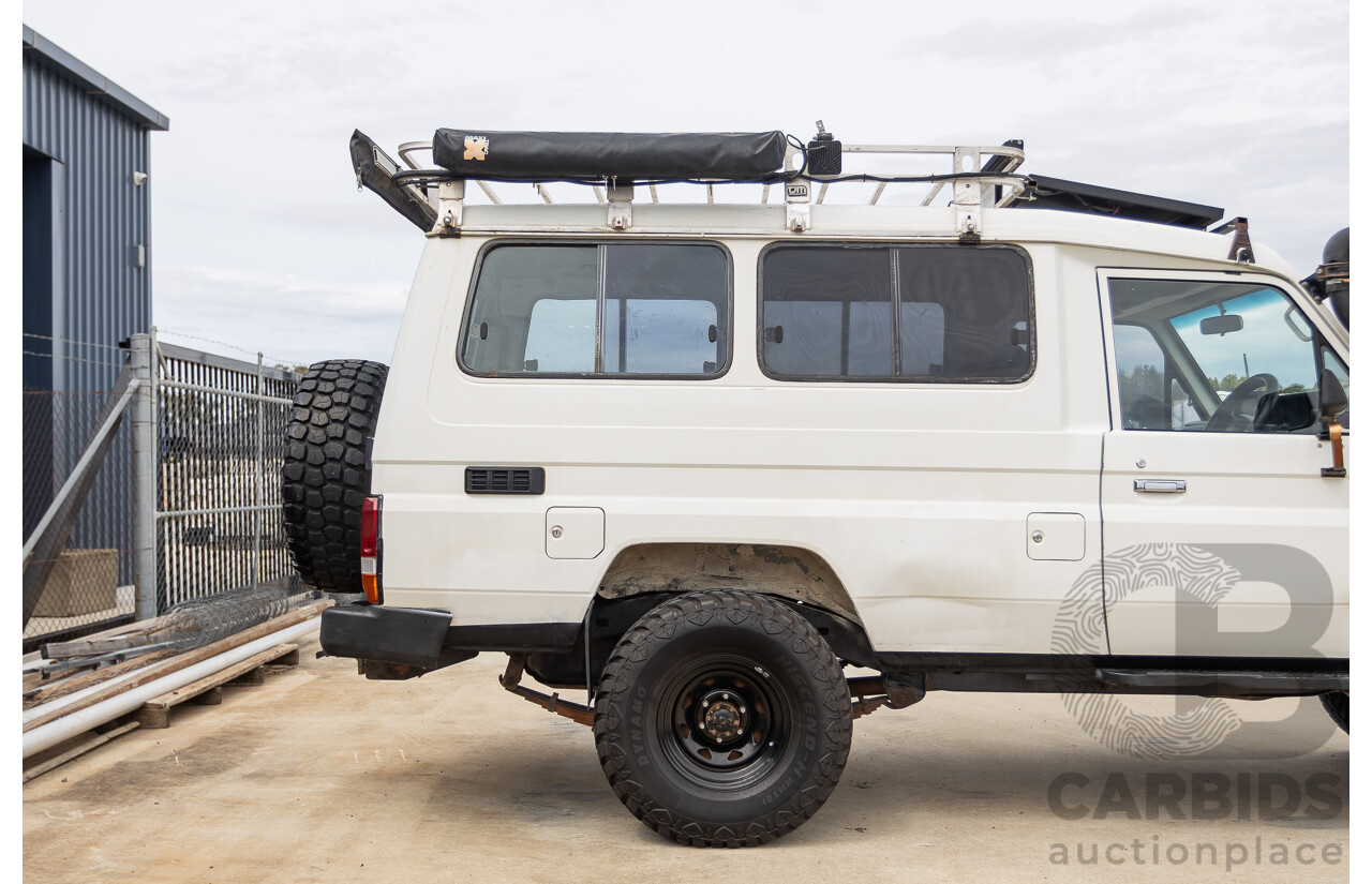 7/1992 Toyota Landcruiser Troopcarrier (4x4)  FJ75RV 2d Wagon White 4.0L