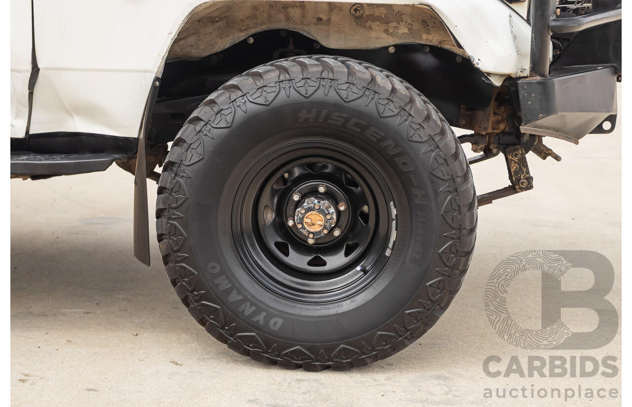 7/1992 Toyota Landcruiser Troopcarrier (4x4)  FJ75RV 2d Wagon White 4.0L