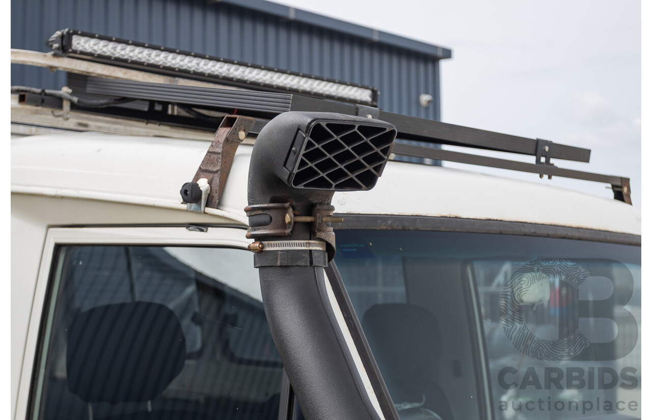 7/1992 Toyota Landcruiser Troopcarrier (4x4)  FJ75RV 2d Wagon White 4.0L