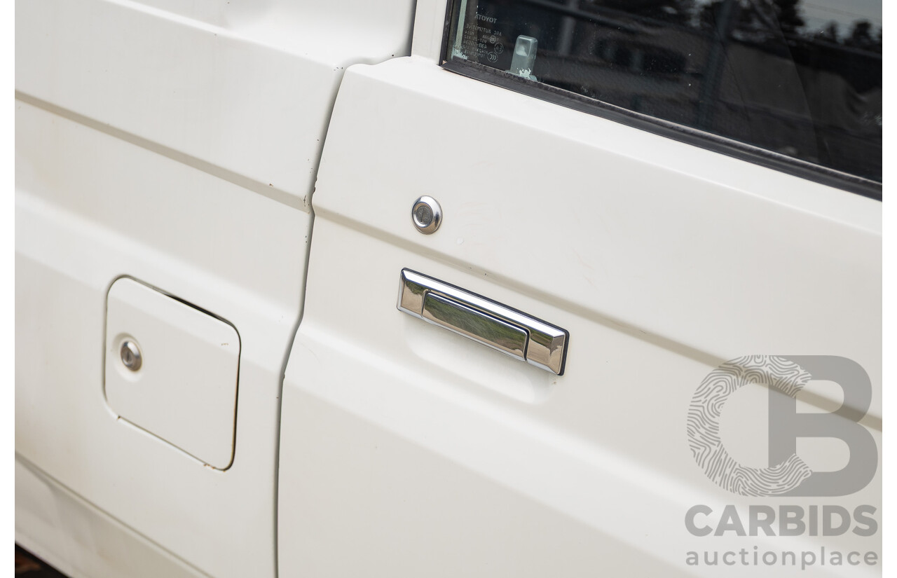 7/1992 Toyota Landcruiser Troopcarrier (4x4)  FJ75RV 2d Wagon White 4.0L