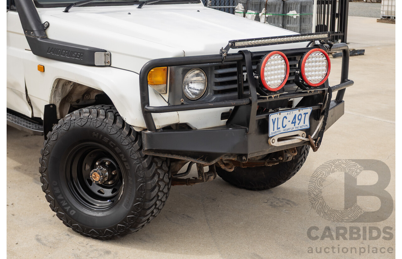 7/1992 Toyota Landcruiser Troopcarrier (4x4)  FJ75RV 2d Wagon White 4.0L