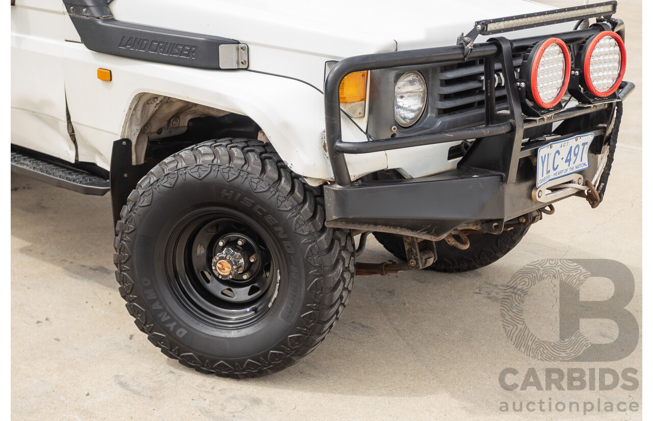 7/1992 Toyota Landcruiser Troopcarrier (4x4)  FJ75RV 2d Wagon White 4.0L