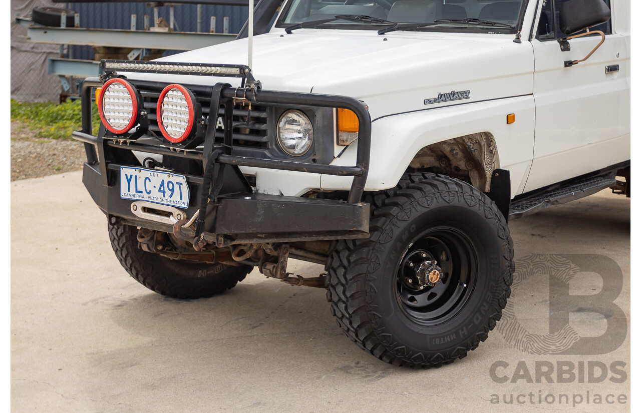7/1992 Toyota Landcruiser Troopcarrier (4x4)  FJ75RV 2d Wagon White 4.0L