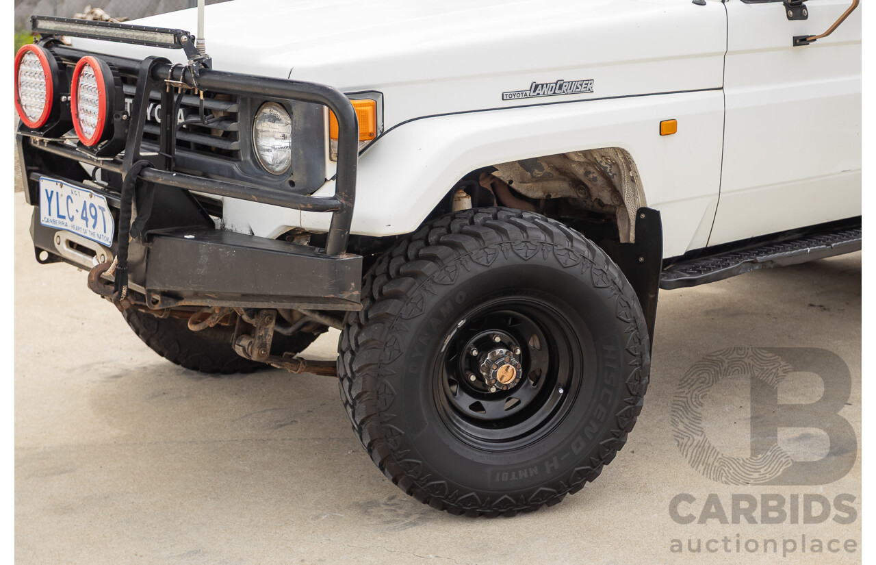 7/1992 Toyota Landcruiser Troopcarrier (4x4)  FJ75RV 2d Wagon White 4.0L