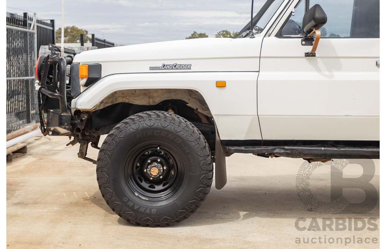 7/1992 Toyota Landcruiser Troopcarrier (4x4)  FJ75RV 2d Wagon White 4.0L