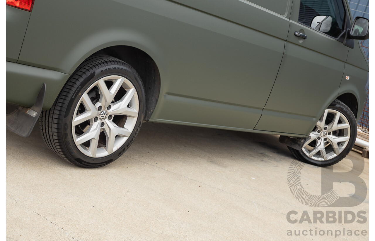 06/2014 Volkswagen Transporter TDI 250 SWB T5 MY14 Van White Matt Green (Wrapped) Turbo Diesel 2.0L