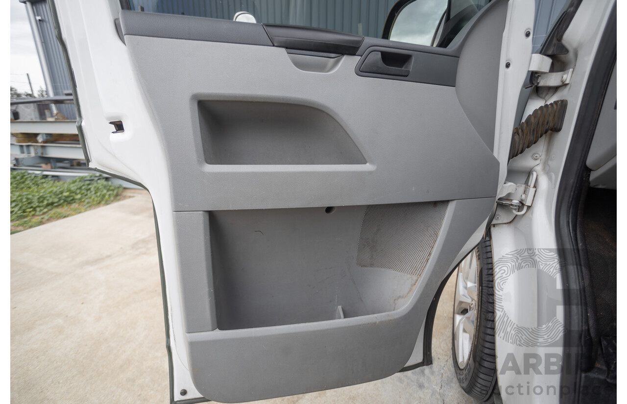 06/2014 Volkswagen Transporter TDI 250 SWB T5 MY14 Van White Matt Green (Wrapped) Turbo Diesel 2.0L