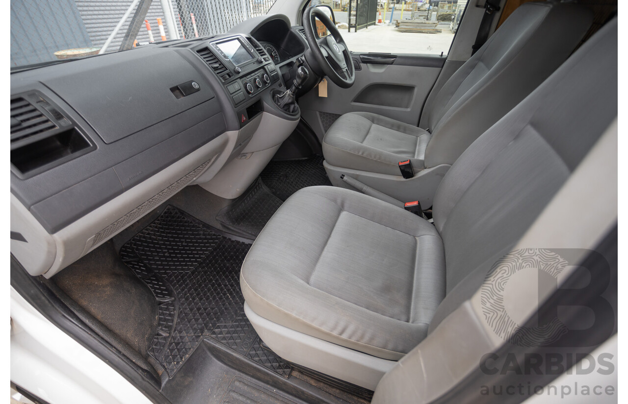 06/2014 Volkswagen Transporter TDI 250 SWB T5 MY14 Van White Matt Green (Wrapped) Turbo Diesel 2.0L