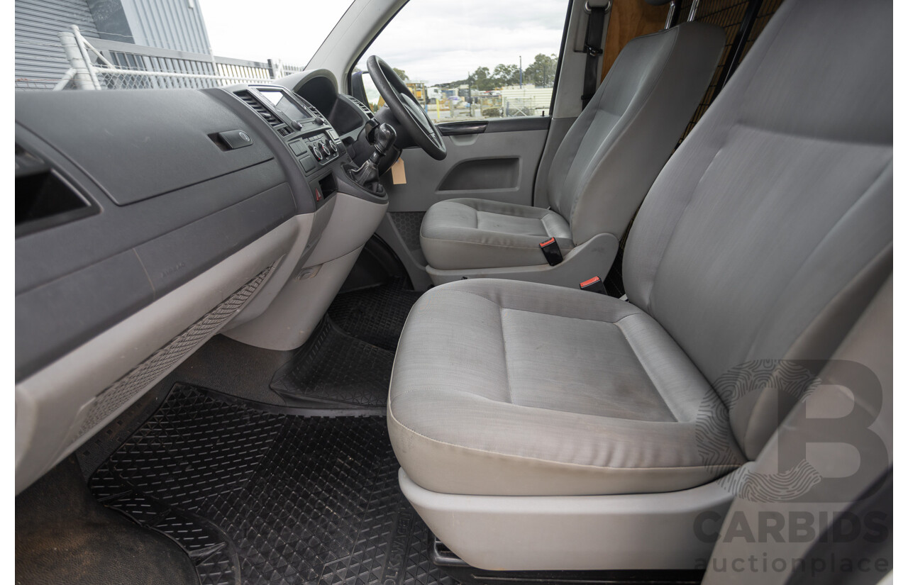 06/2014 Volkswagen Transporter TDI 250 SWB T5 MY14 Van White Matt Green (Wrapped) Turbo Diesel 2.0L