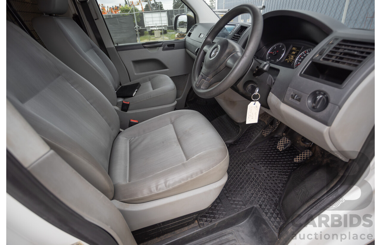 06/2014 Volkswagen Transporter TDI 250 SWB T5 MY14 Van White Matt Green (Wrapped) Turbo Diesel 2.0L