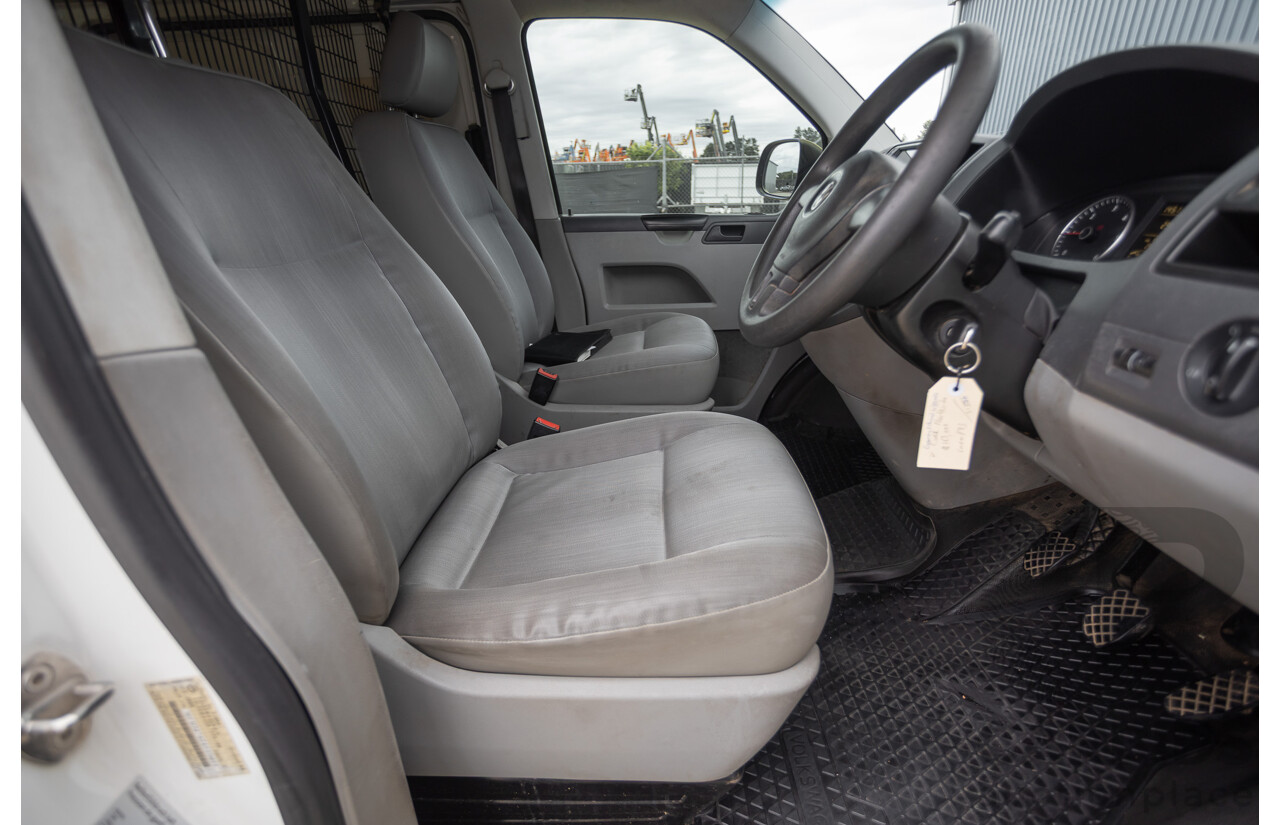 06/2014 Volkswagen Transporter TDI 250 SWB T5 MY14 Van White Matt Green (Wrapped) Turbo Diesel 2.0L