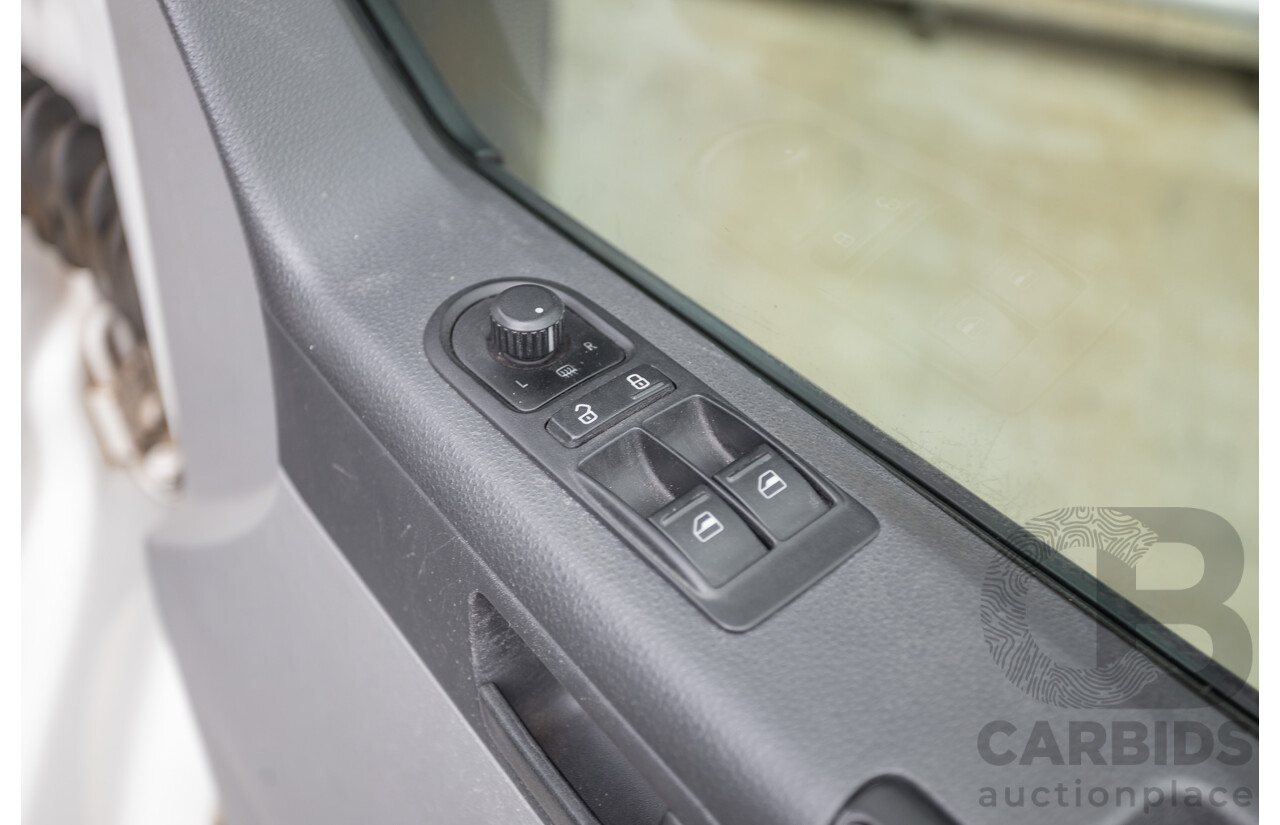 06/2014 Volkswagen Transporter TDI 250 SWB T5 MY14 Van White Matt Green (Wrapped) Turbo Diesel 2.0L