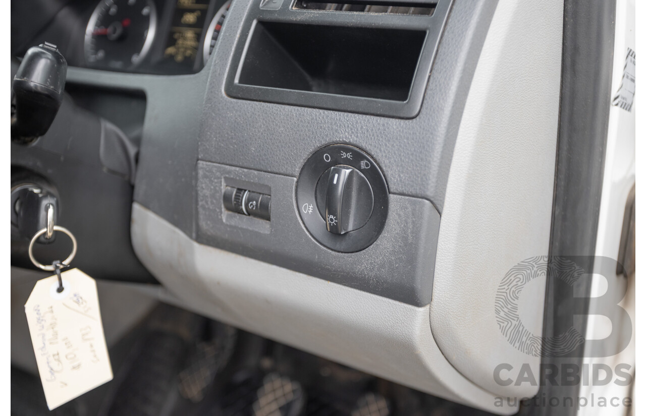 06/2014 Volkswagen Transporter TDI 250 SWB T5 MY14 Van White Matt Green (Wrapped) Turbo Diesel 2.0L