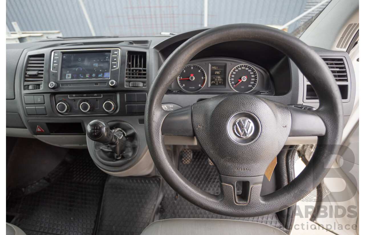 06/2014 Volkswagen Transporter TDI 250 SWB T5 MY14 Van White Matt Green (Wrapped) Turbo Diesel 2.0L