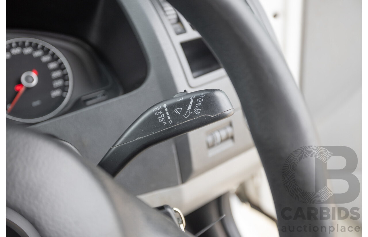 06/2014 Volkswagen Transporter TDI 250 SWB T5 MY14 Van White Matt Green (Wrapped) Turbo Diesel 2.0L