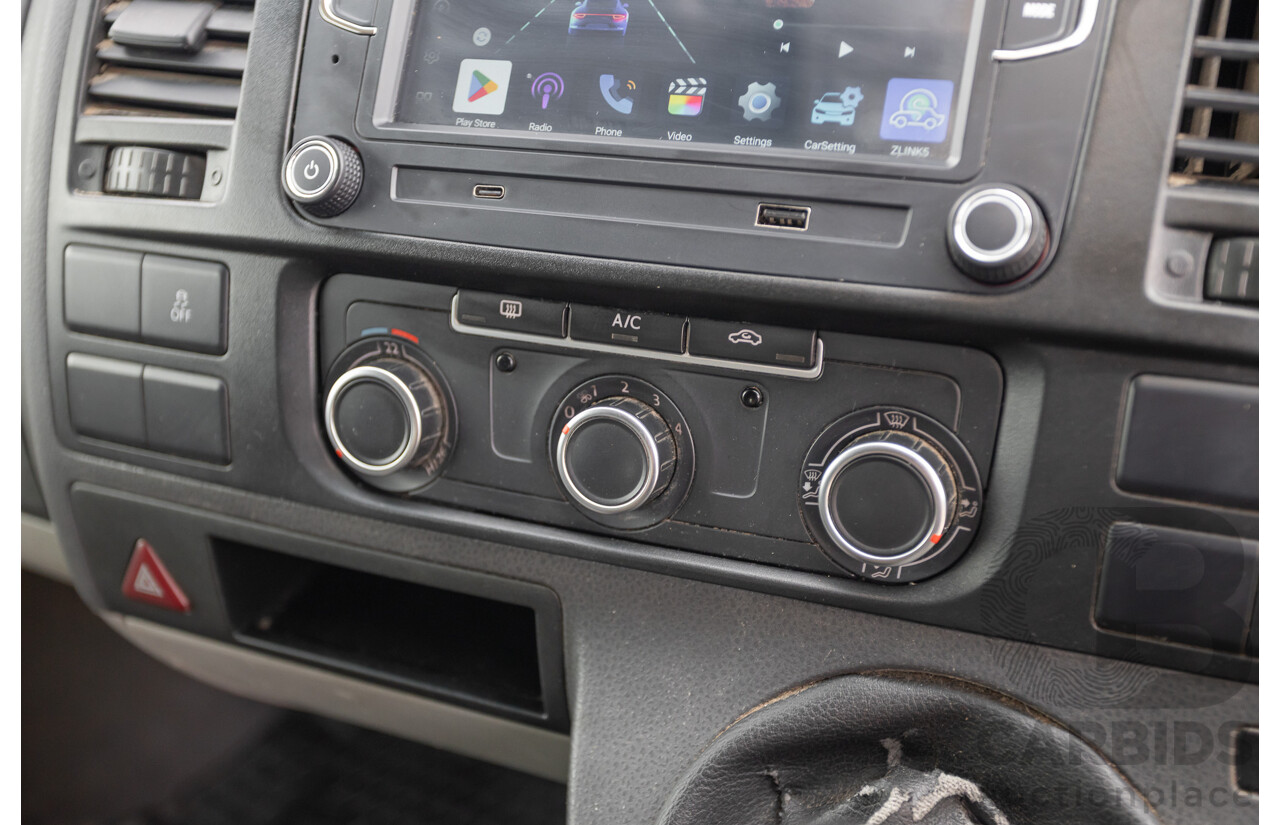 06/2014 Volkswagen Transporter TDI 250 SWB T5 MY14 Van White Matt Green (Wrapped) Turbo Diesel 2.0L