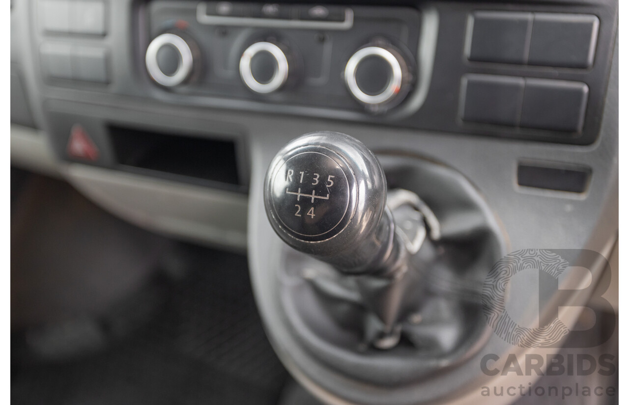 06/2014 Volkswagen Transporter TDI 250 SWB T5 MY14 Van White Matt Green (Wrapped) Turbo Diesel 2.0L