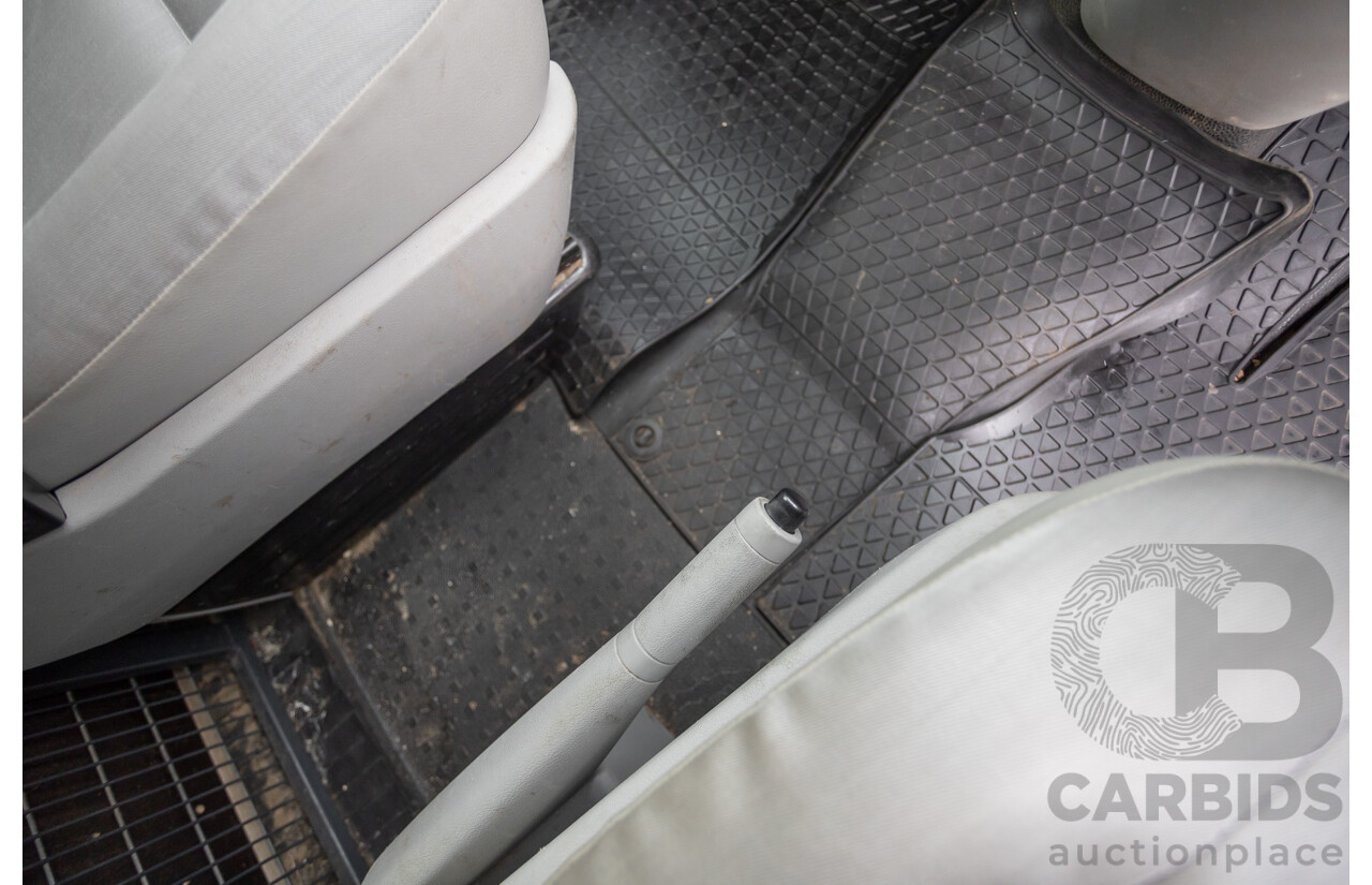 06/2014 Volkswagen Transporter TDI 250 SWB T5 MY14 Van White Matt Green (Wrapped) Turbo Diesel 2.0L