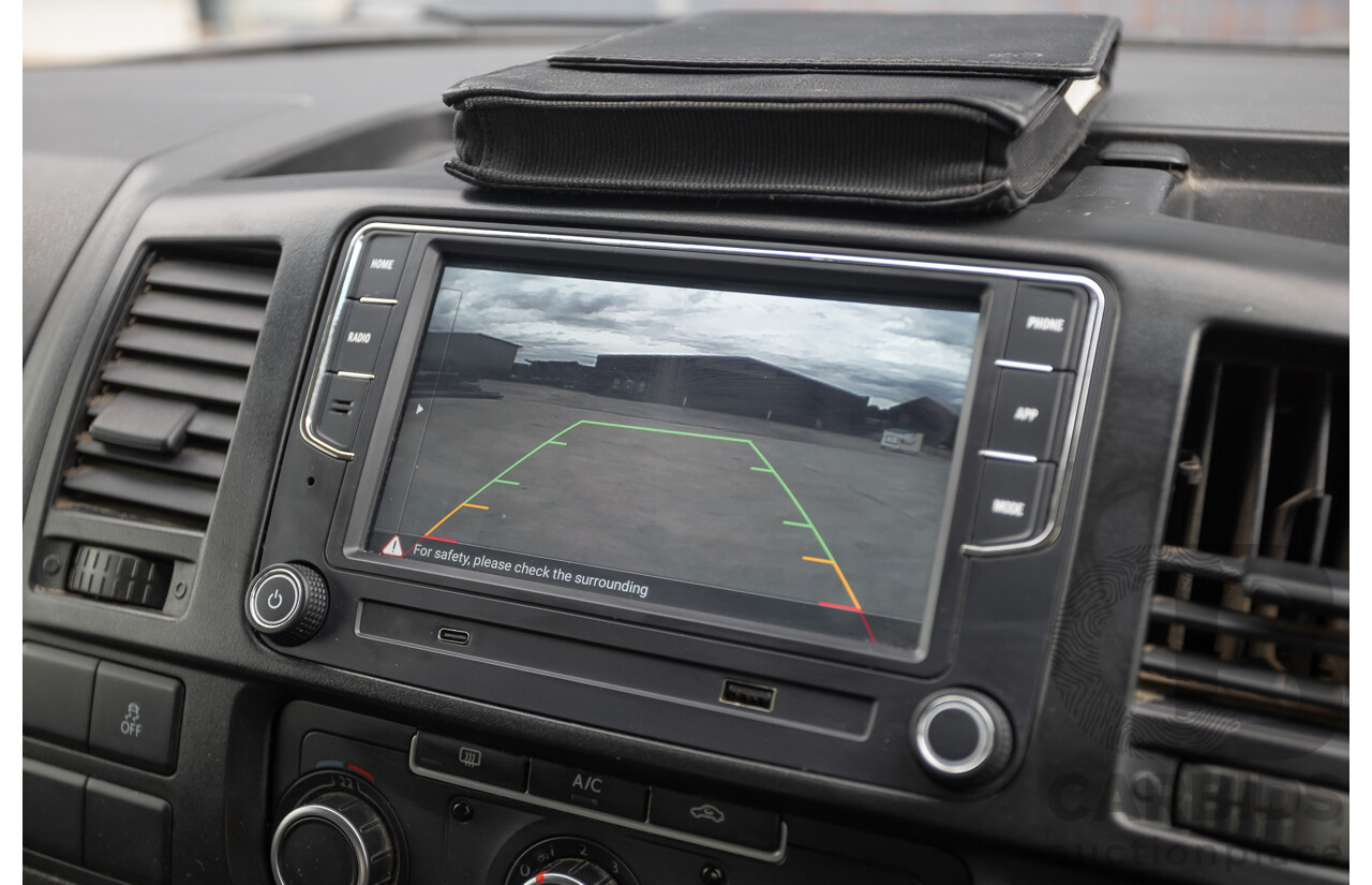 06/2014 Volkswagen Transporter TDI 250 SWB T5 MY14 Van White Matt Green (Wrapped) Turbo Diesel 2.0L