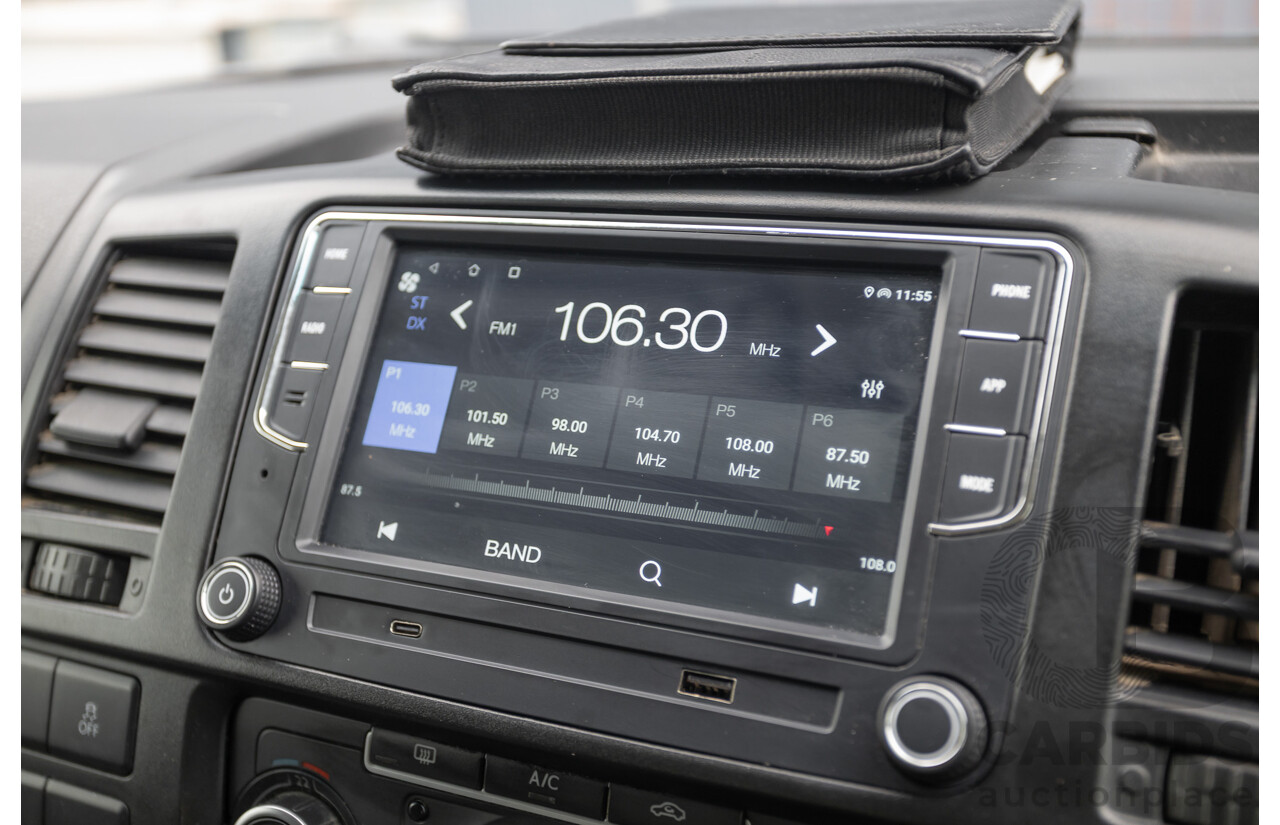 06/2014 Volkswagen Transporter TDI 250 SWB T5 MY14 Van White Matt Green (Wrapped) Turbo Diesel 2.0L