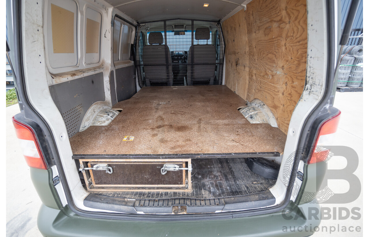 06/2014 Volkswagen Transporter TDI 250 SWB T5 MY14 Van White Matt Green (Wrapped) Turbo Diesel 2.0L