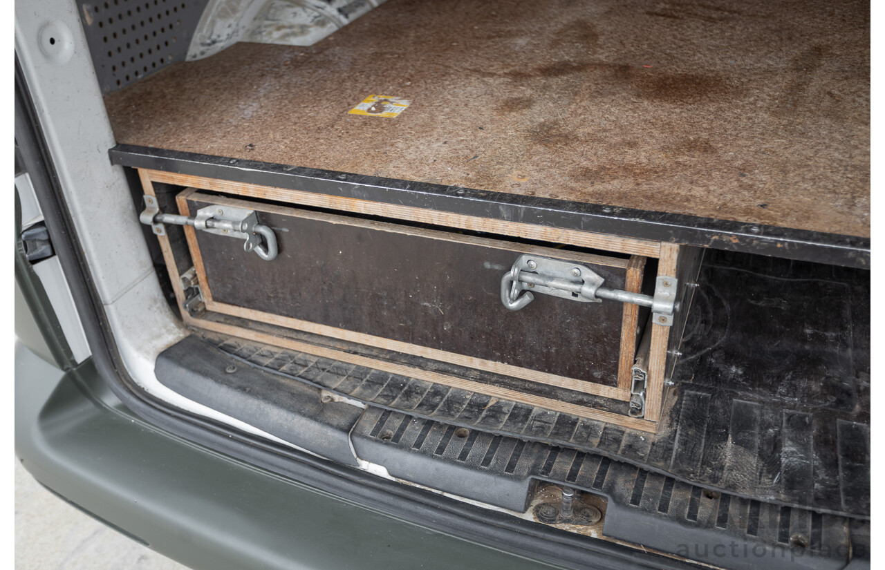 06/2014 Volkswagen Transporter TDI 250 SWB T5 MY14 Van White Matt Green (Wrapped) Turbo Diesel 2.0L