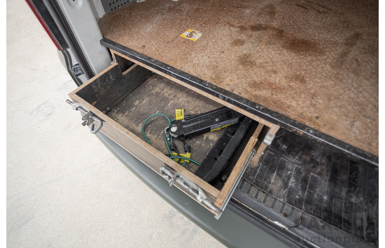 06/2014 Volkswagen Transporter TDI 250 SWB T5 MY14 Van White Matt Green (Wrapped) Turbo Diesel 2.0L