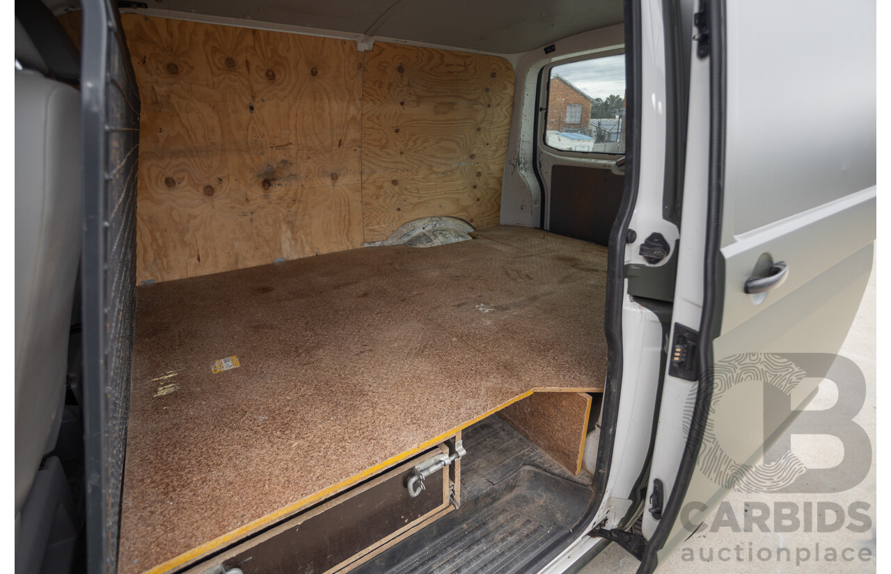 06/2014 Volkswagen Transporter TDI 250 SWB T5 MY14 Van White Matt Green (Wrapped) Turbo Diesel 2.0L