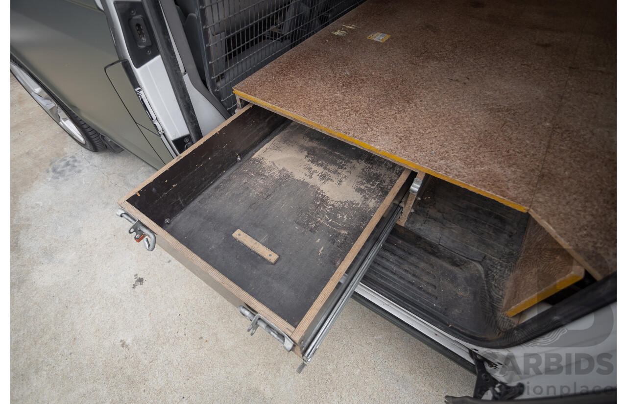 06/2014 Volkswagen Transporter TDI 250 SWB T5 MY14 Van White Matt Green (Wrapped) Turbo Diesel 2.0L