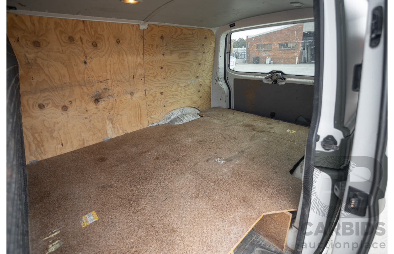 06/2014 Volkswagen Transporter TDI 250 SWB T5 MY14 Van White Matt Green (Wrapped) Turbo Diesel 2.0L