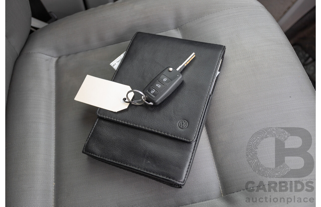 06/2014 Volkswagen Transporter TDI 250 SWB T5 MY14 Van White Matt Green (Wrapped) Turbo Diesel 2.0L