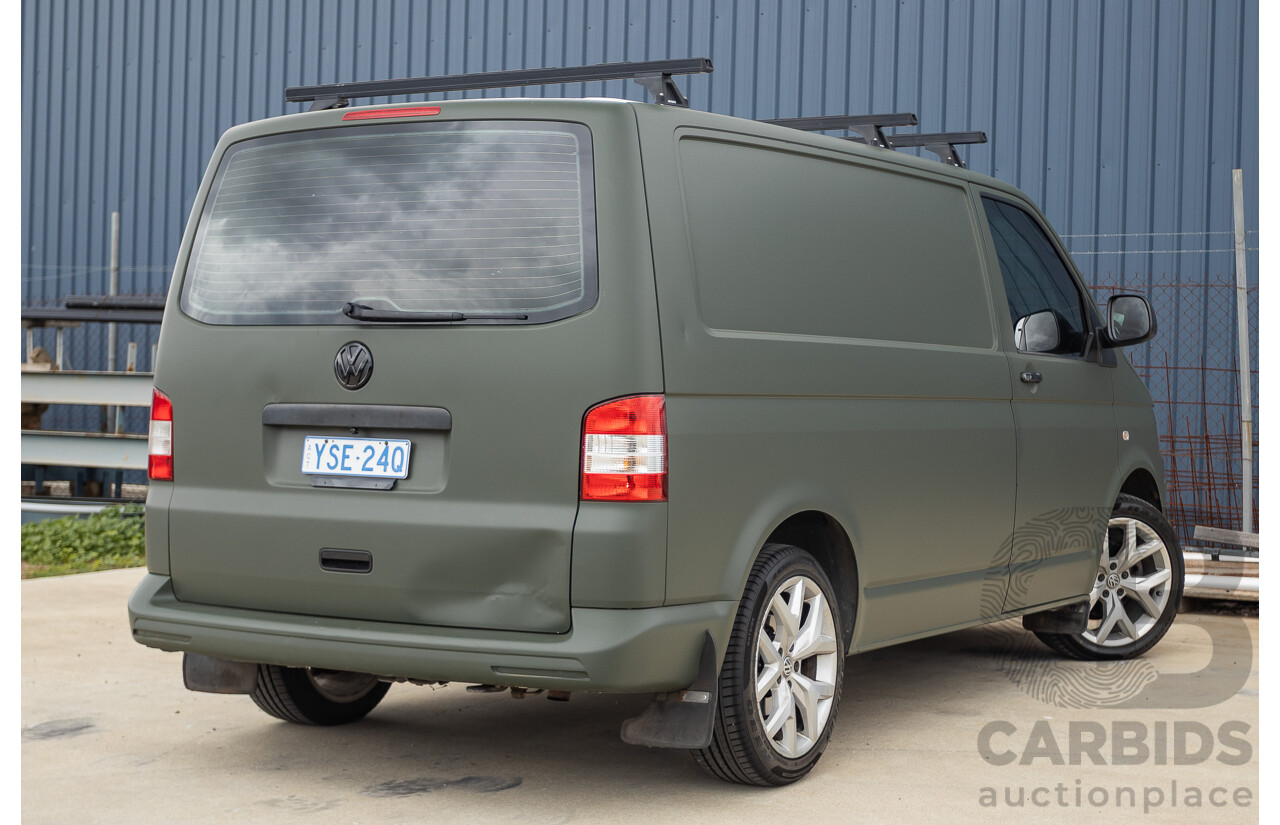 06/2014 Volkswagen Transporter TDI 250 SWB T5 MY14 Van White Matt Green (Wrapped) Turbo Diesel 2.0L