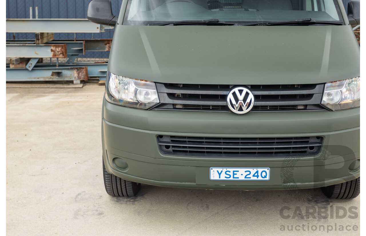 06/2014 Volkswagen Transporter TDI 250 SWB T5 MY14 Van White Matt Green (Wrapped) Turbo Diesel 2.0L