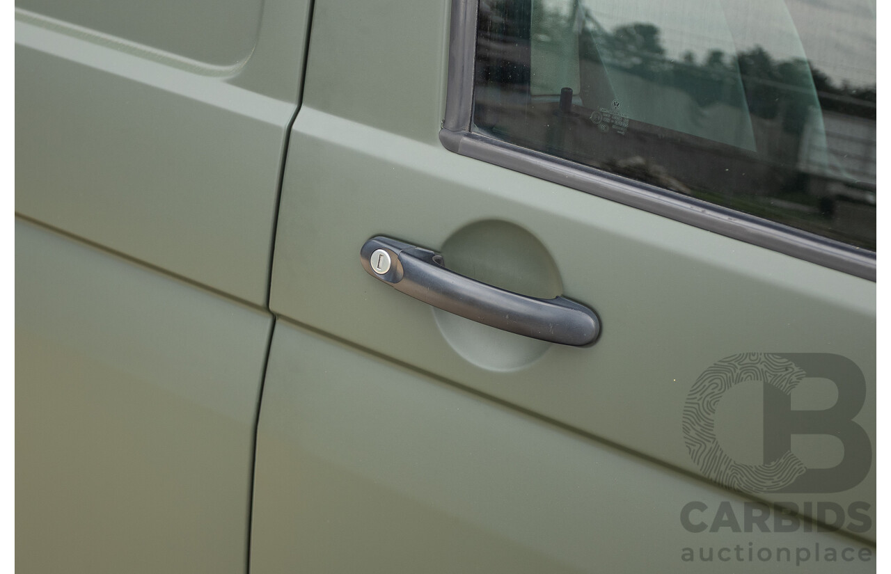 06/2014 Volkswagen Transporter TDI 250 SWB T5 MY14 Van White Matt Green (Wrapped) Turbo Diesel 2.0L