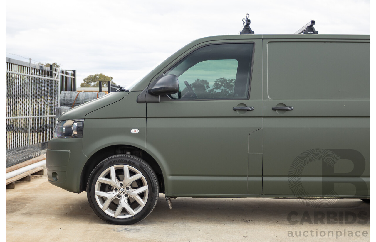 06/2014 Volkswagen Transporter TDI 250 SWB T5 MY14 Van White Matt Green (Wrapped) Turbo Diesel 2.0L
