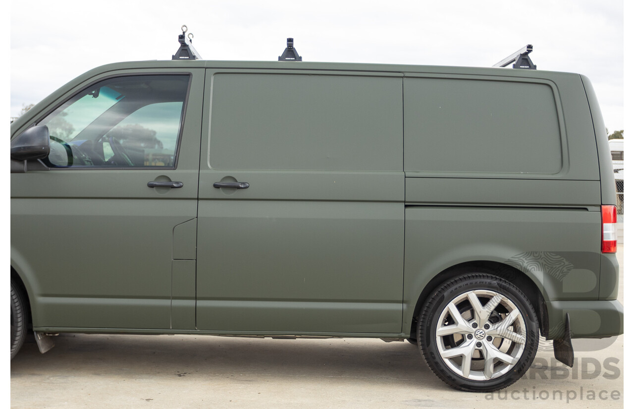 06/2014 Volkswagen Transporter TDI 250 SWB T5 MY14 Van White Matt Green (Wrapped) Turbo Diesel 2.0L
