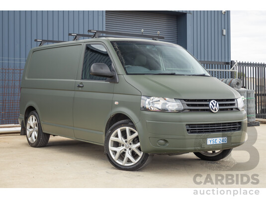 06/2014 Volkswagen Transporter TDI 250 SWB T5 MY14 Van White Matt Green (Wrapped) Turbo Diesel 2.0L