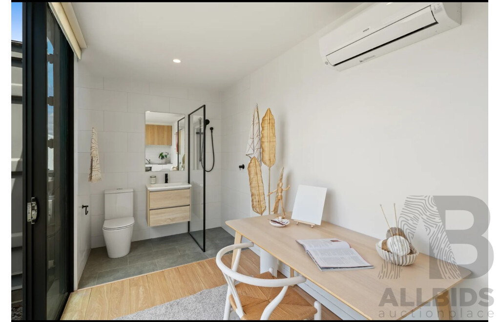 20 Foot Shipping Container Modified with Kitchen/Toilet/Vanity and Display Shower