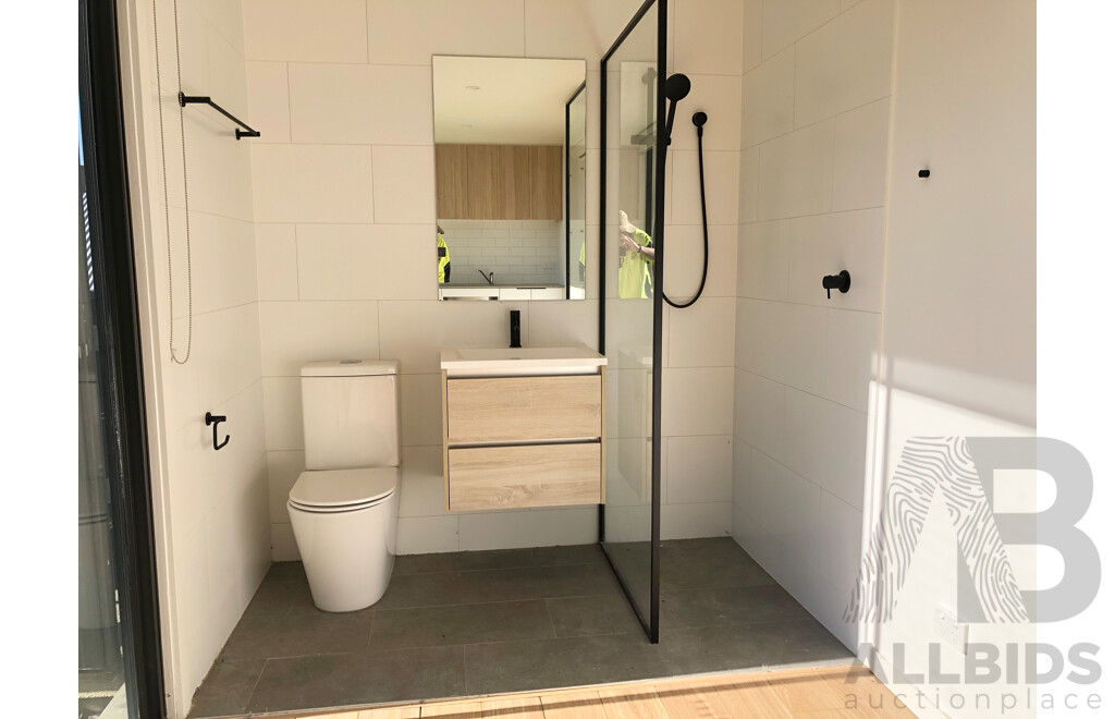 20 Foot Shipping Container Modified with Kitchen/Toilet/Vanity and Display Shower