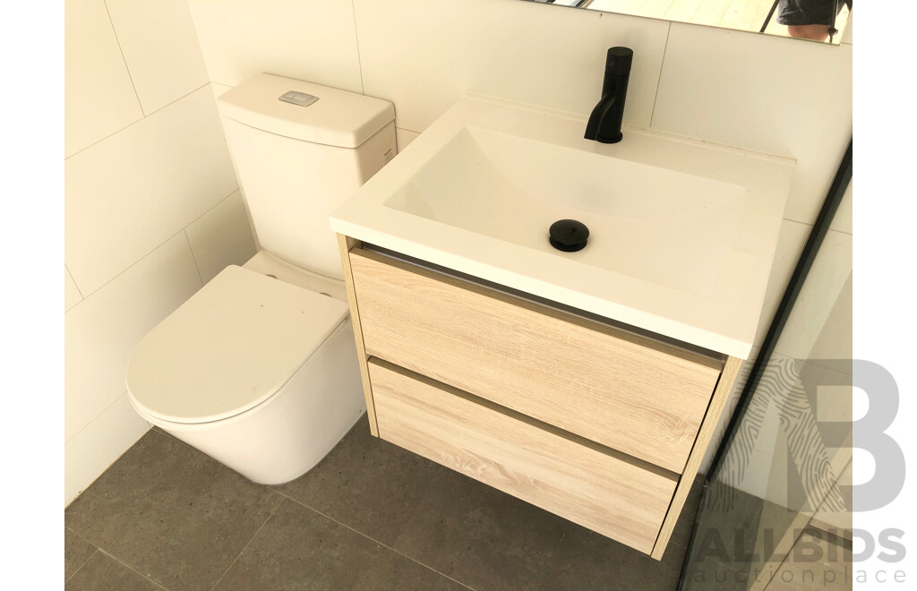 20 Foot Shipping Container Modified with Kitchen/Toilet/Vanity and Display Shower