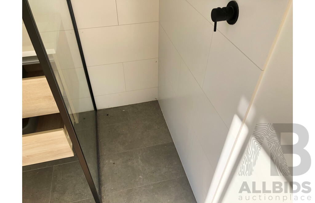 20 Foot Shipping Container Modified with Kitchen/Toilet/Vanity and Display Shower